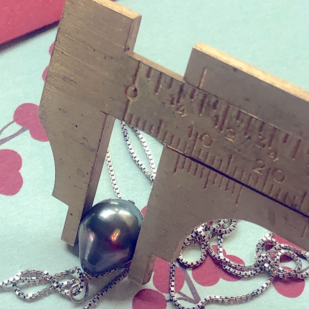 Black freshwater pearl necklace - Picture 3 of 5